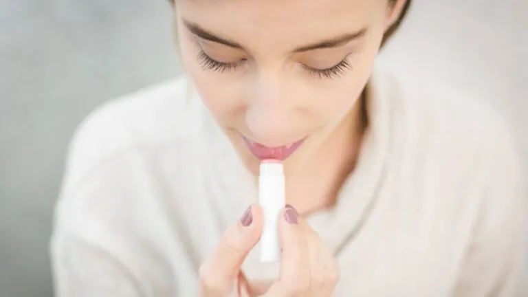 Chapped Lips in Winter: Causes, Routine and the Right Lip Balm