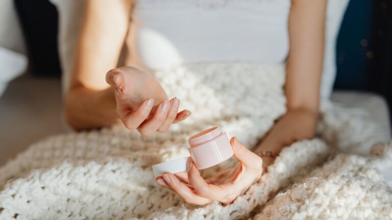 Winter Skincare Routine for Dry Skin: An Indian Guide (AM and PM)