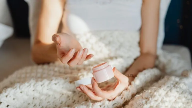 Winter Skincare Routine for Dry Skin: An Indian Guide (AM and PM)
